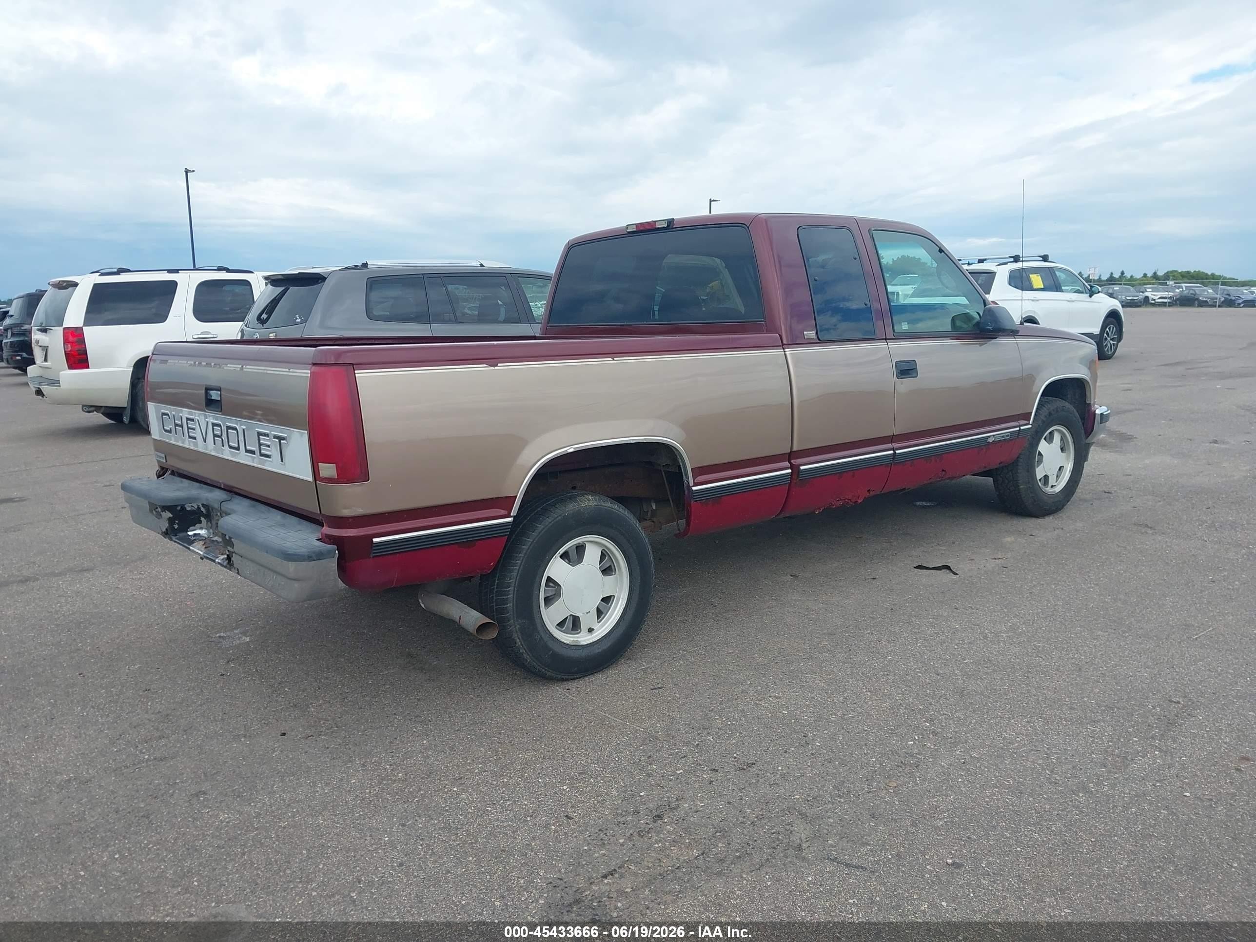 1997 Chevrolet Silverado Pick-up C1500 Red vin: 1GCEC19R3BE155298