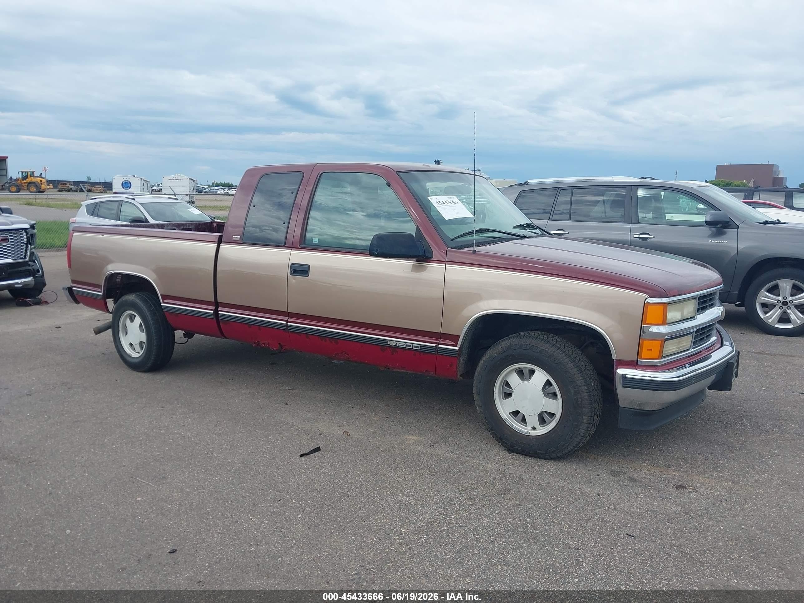 1997 Chevrolet Silverado Pick-up C1500 Red vin: 1GCEC19R3BE155298