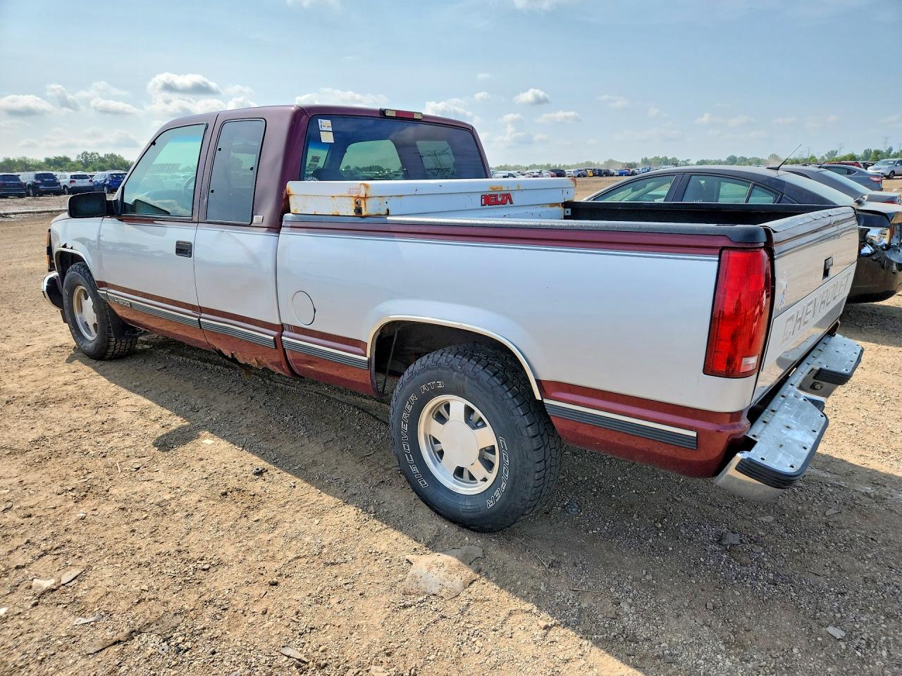 1997 Chevrolet Gmt-400 C1500 Two Tone vin: 1GCEC19R4VE203441
