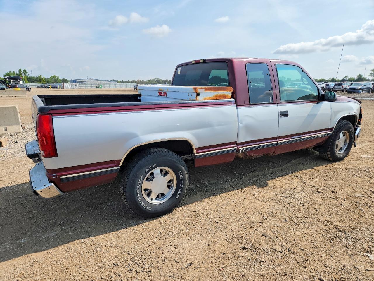 1997 Chevrolet Gmt-400 C1500 Two Tone vin: 1GCEC19R4VE203441