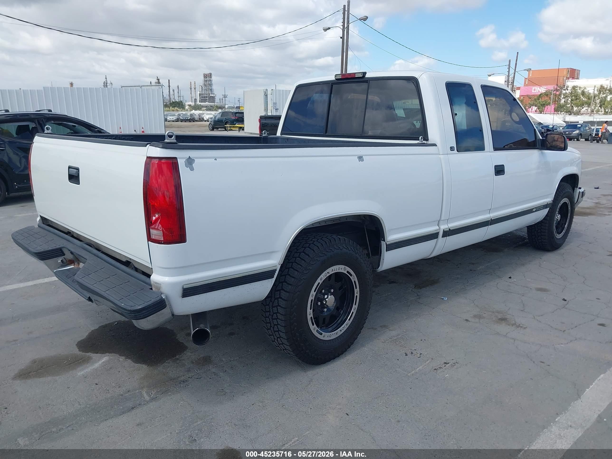1999 Chevrolet C1500 Ls White vin: 1GCEC19R7XR132036