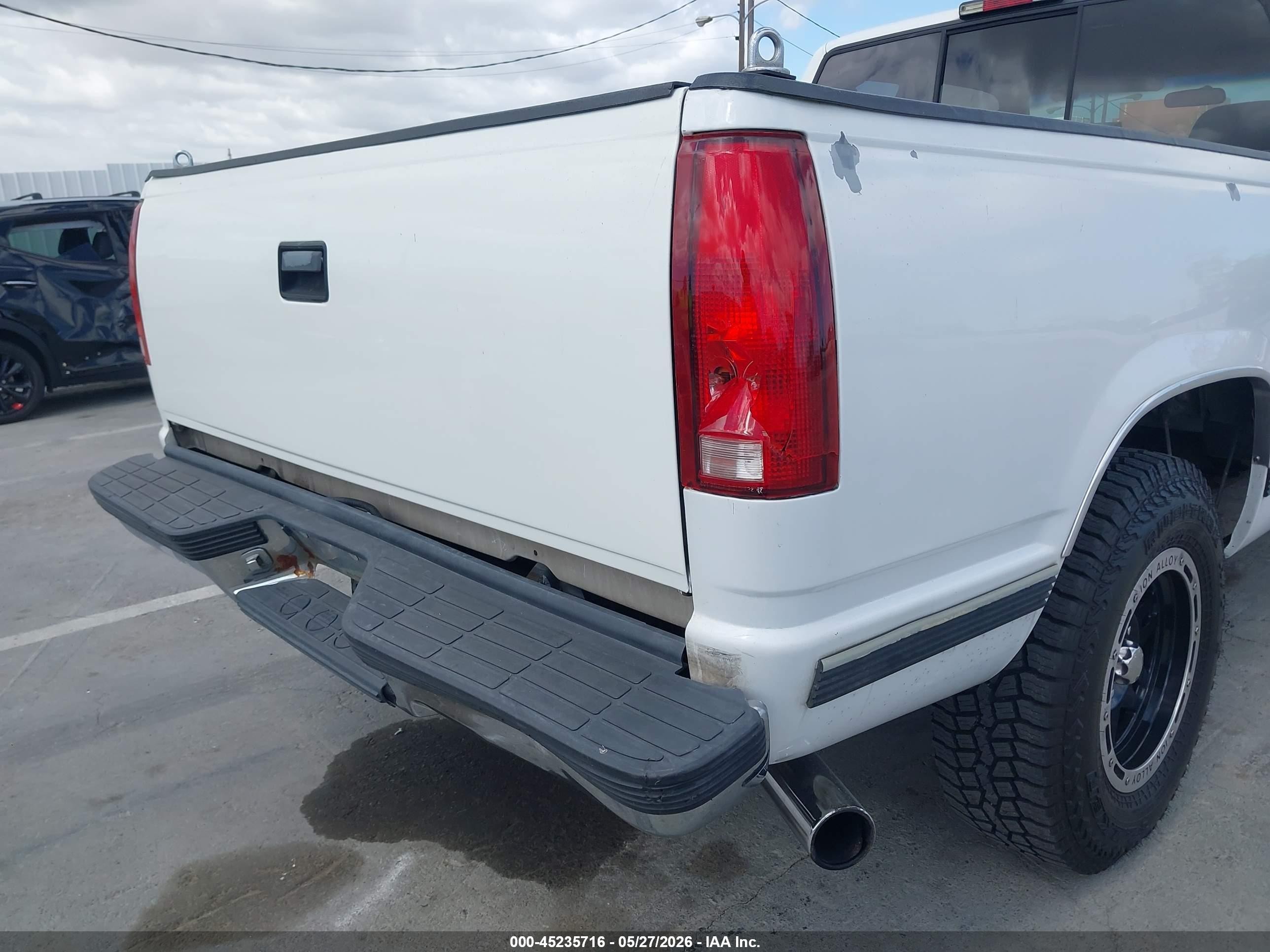 1999 Chevrolet C1500 Ls White vin: 1GCEC19R7XR132036