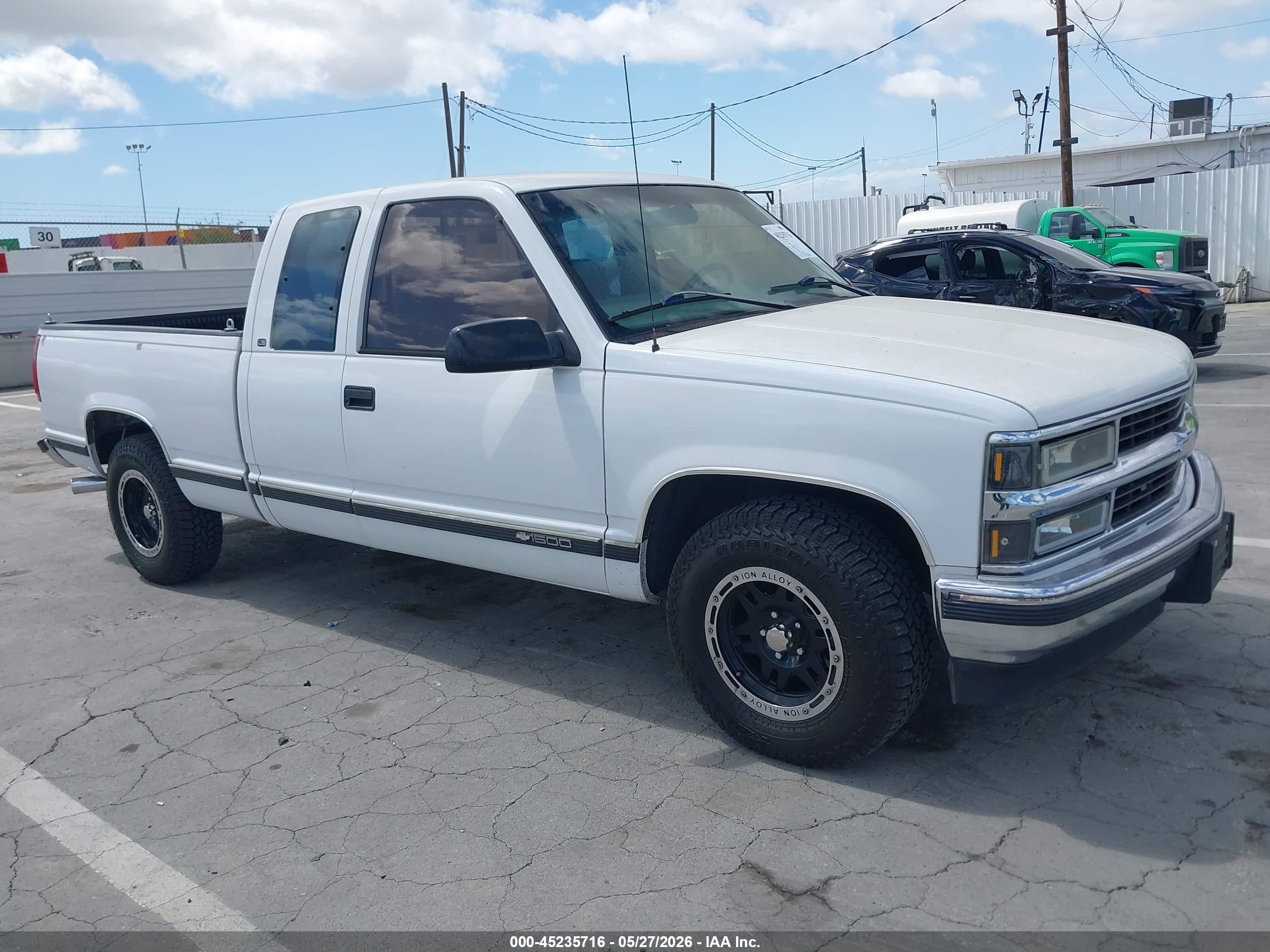 1999 Chevrolet C1500 Ls Белый vin: 1GCEC19R7XR132036