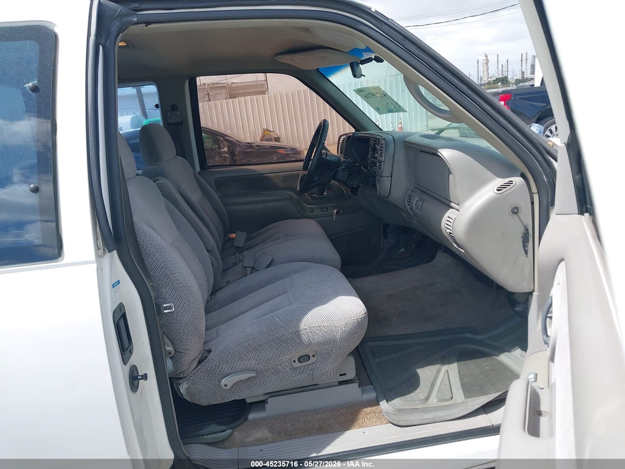 1999 Chevrolet C1500 Ls White vin: 1GCEC19R7XR132036