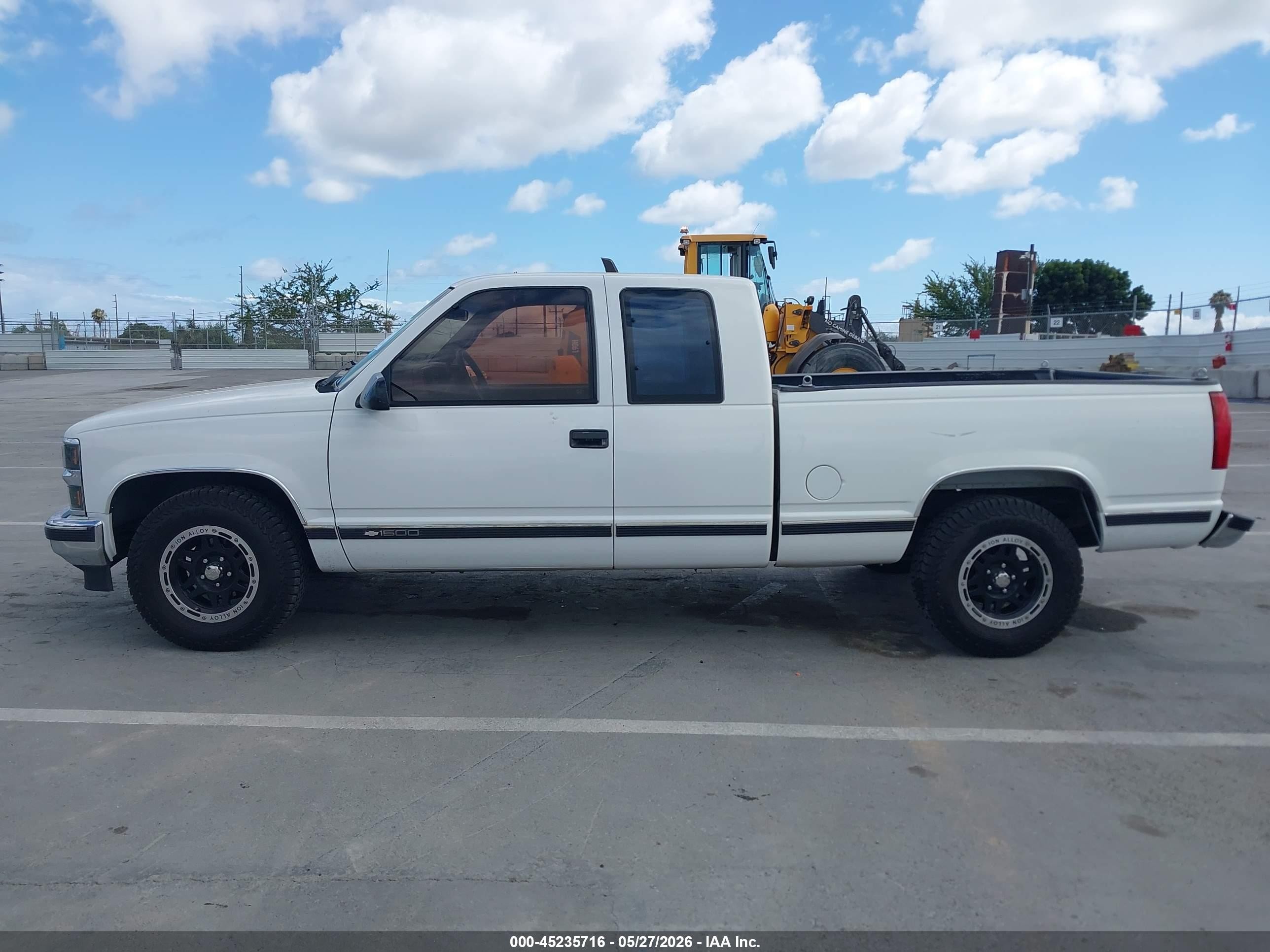 1999 Chevrolet C1500 Ls White vin: 1GCEC19R7XR132036