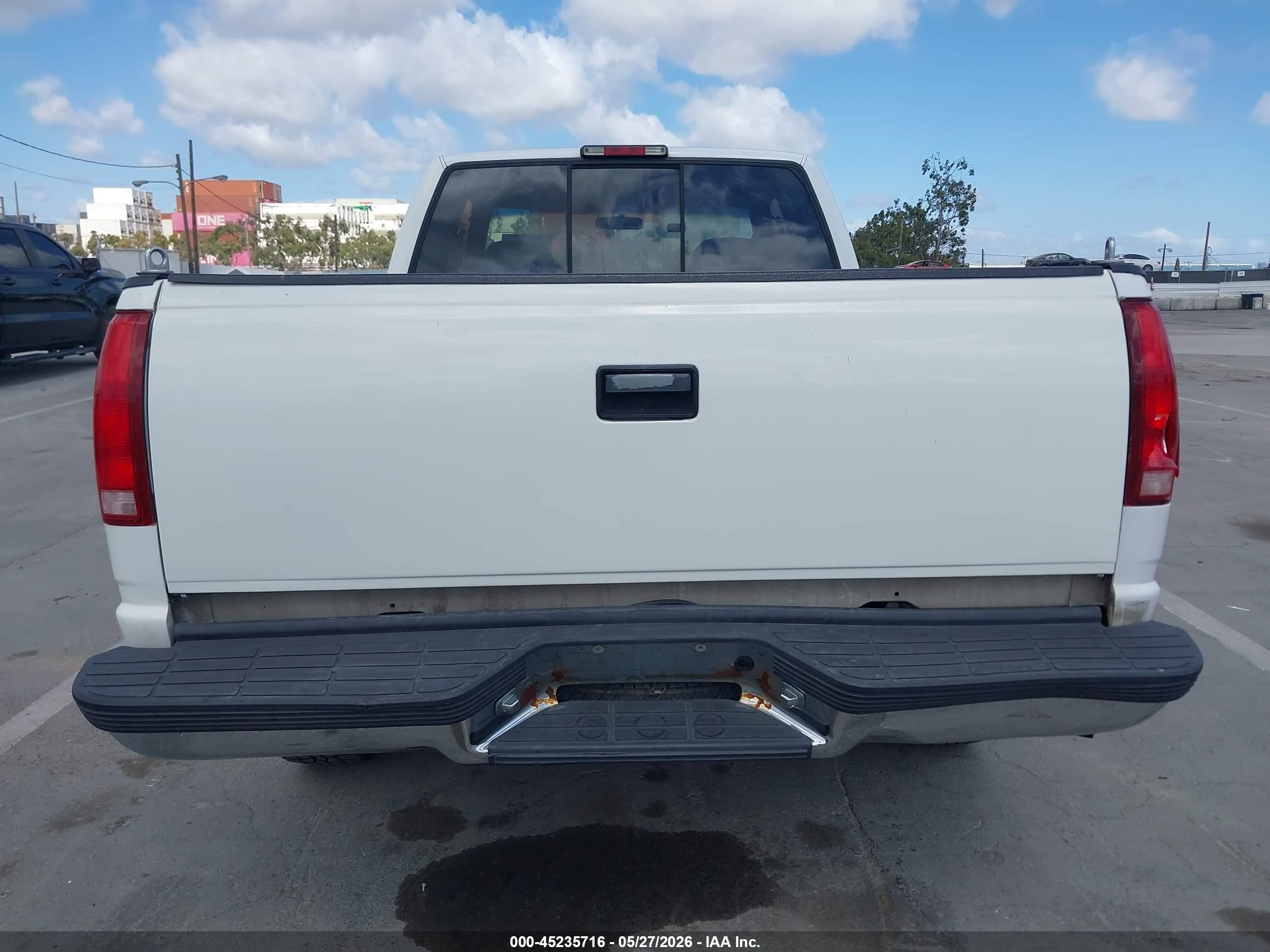 1999 Chevrolet C1500 Ls White vin: 1GCEC19R7XR132036