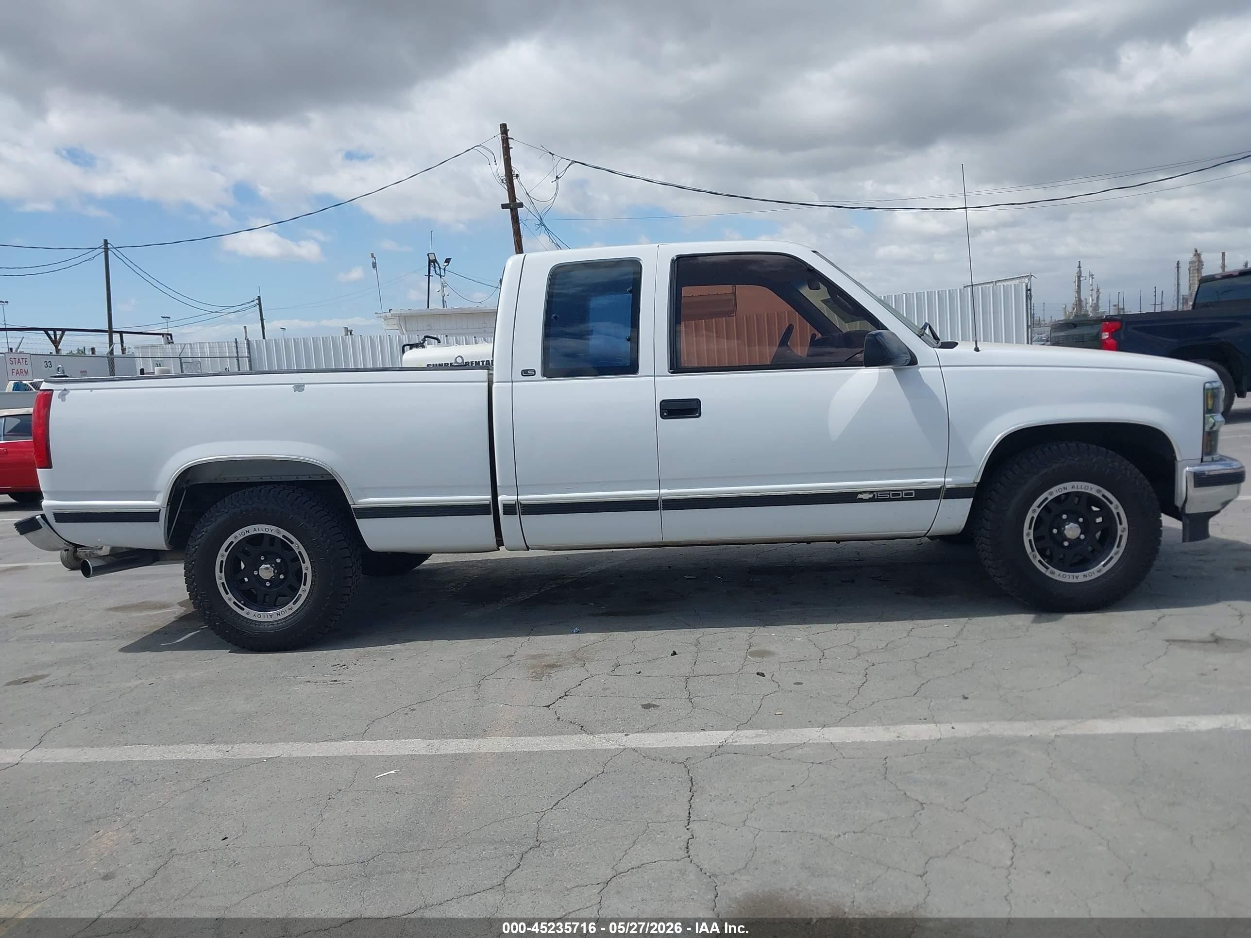 1999 Chevrolet C1500 Ls White vin: 1GCEC19R7XR132036
