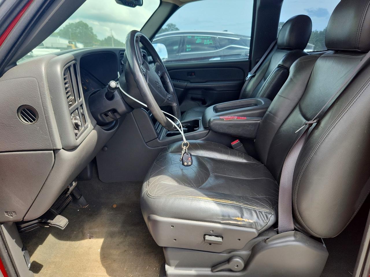 2004 Chevrolet Silverado C1500 Red vin: 1GCEC19T04Z147663