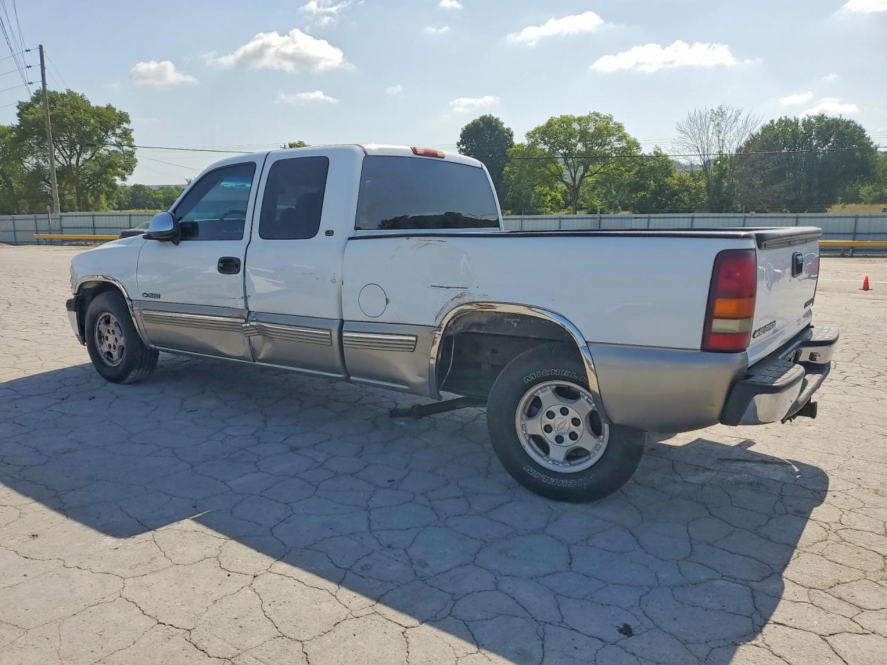 2000 Chevrolet Silverado C1500 White vin: 1GCEC19T1YZ150917