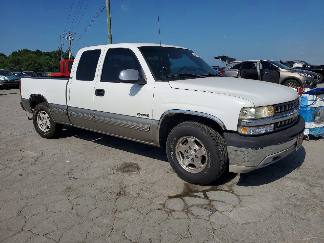 2000 Chevrolet Silverado C1500 White vin: 1GCEC19T1YZ150917