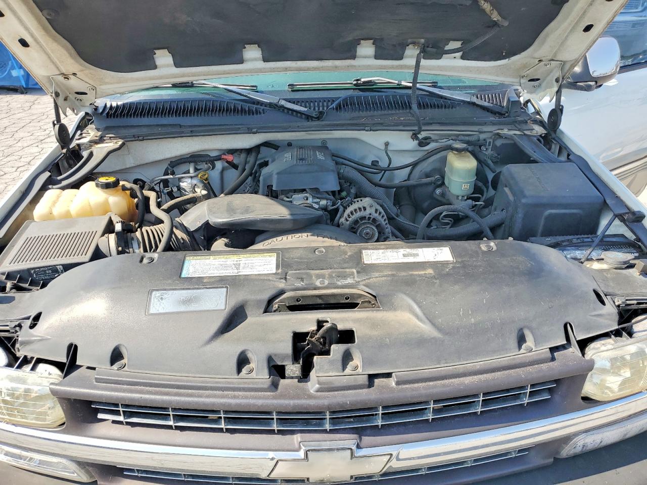 2000 Chevrolet Silverado C1500 White vin: 1GCEC19T1YZ150917