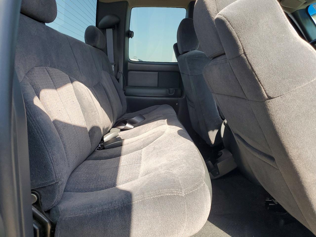 2000 Chevrolet Silverado C1500 White vin: 1GCEC19T1YZ150917