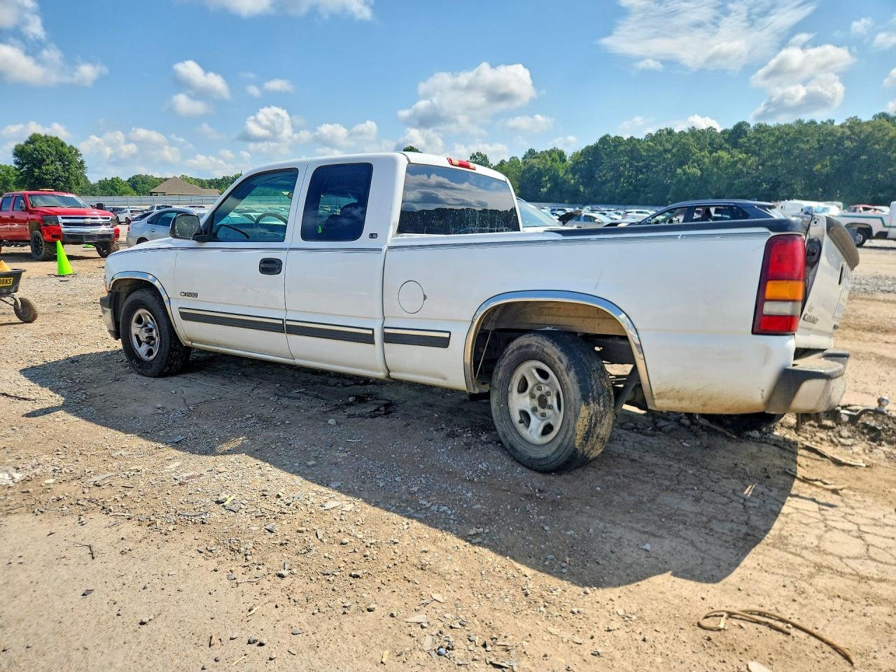 1999 Chevrolet Silverado C1500 White vin: 1GCEC19T2XZ146714