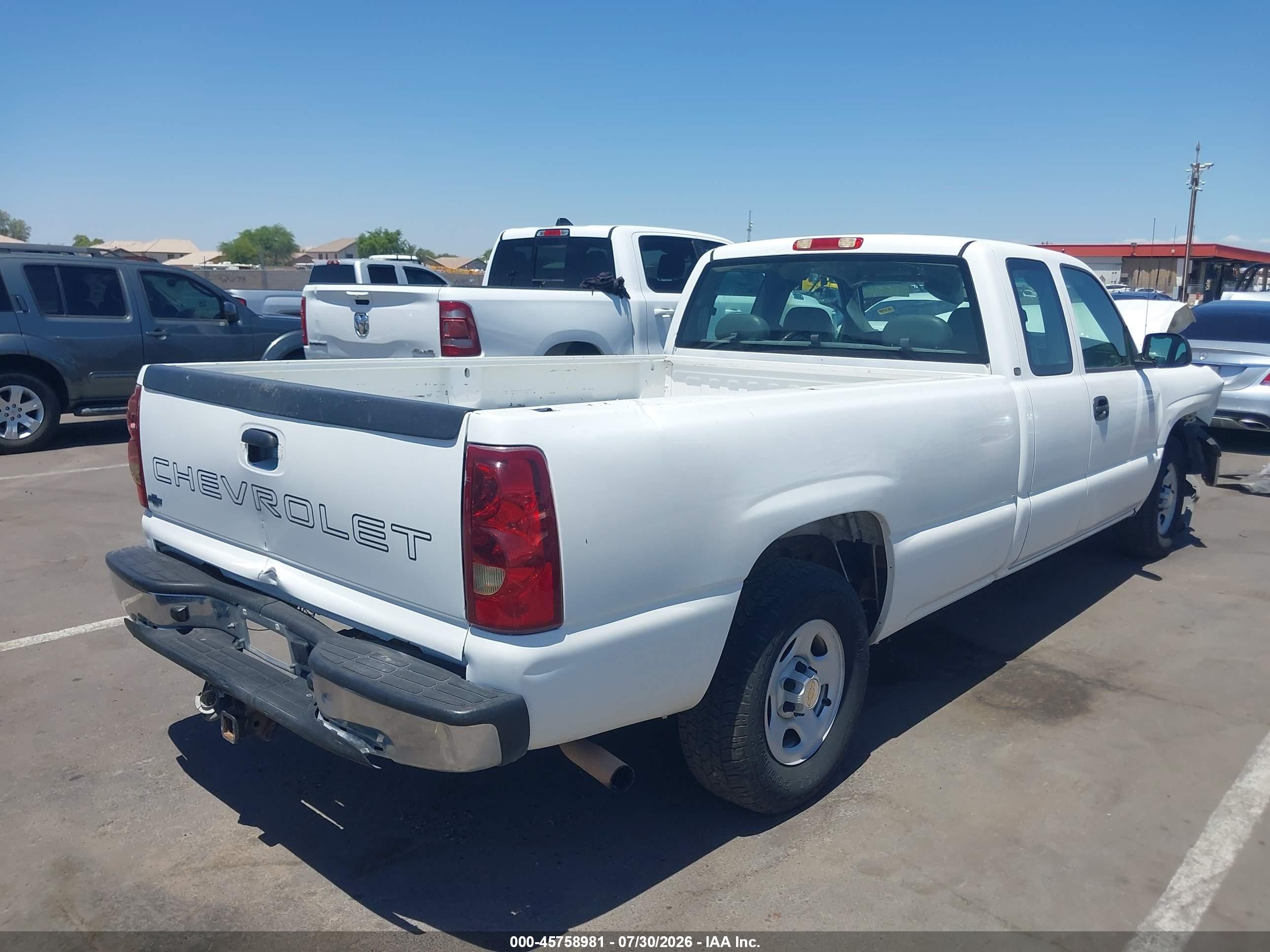 2003 Chevrolet Silverado 1500   Белый vin: 1GCEC19T33E279614