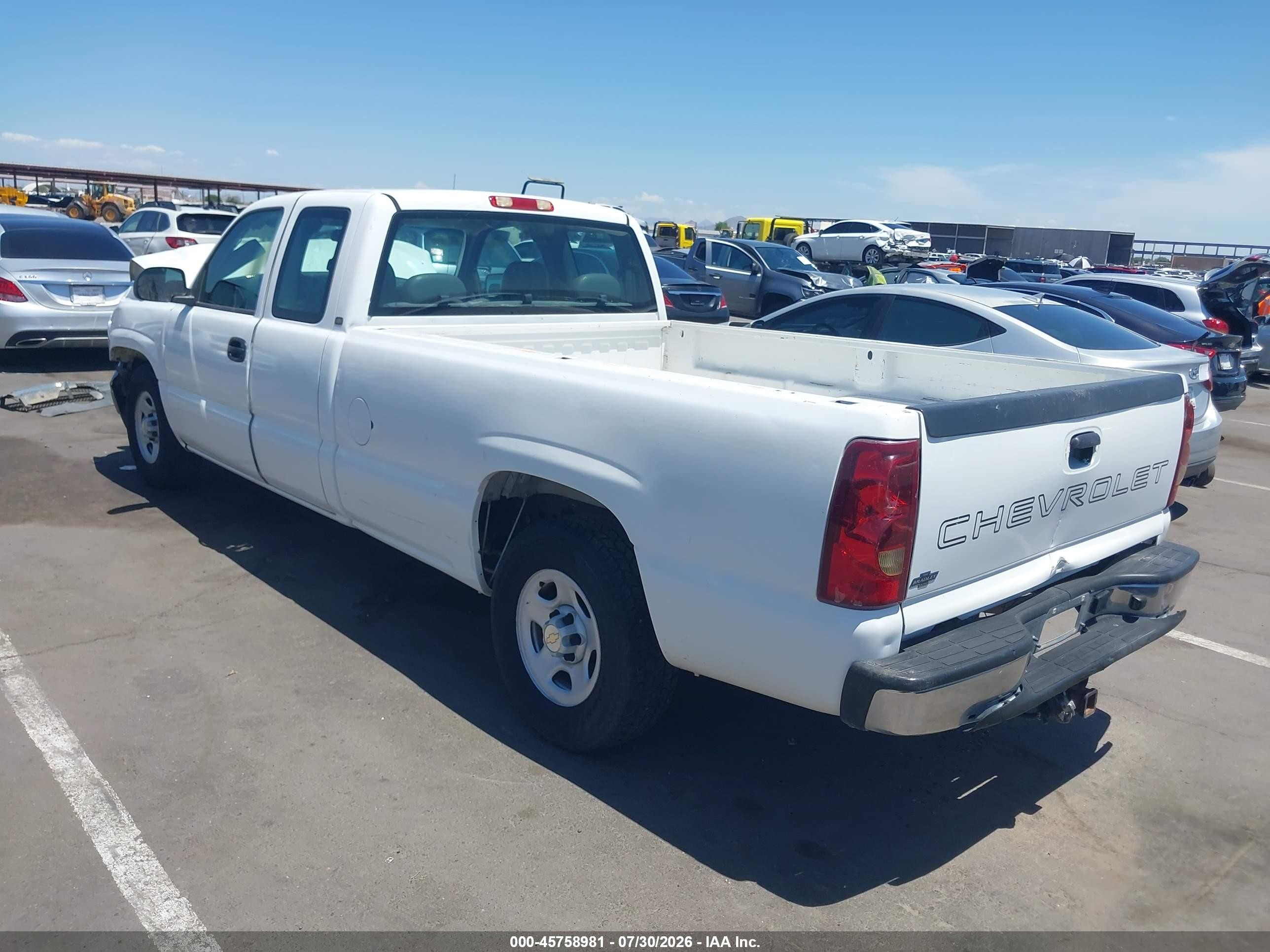 2003 Chevrolet Silverado 1500   Белый vin: 1GCEC19T33E279614