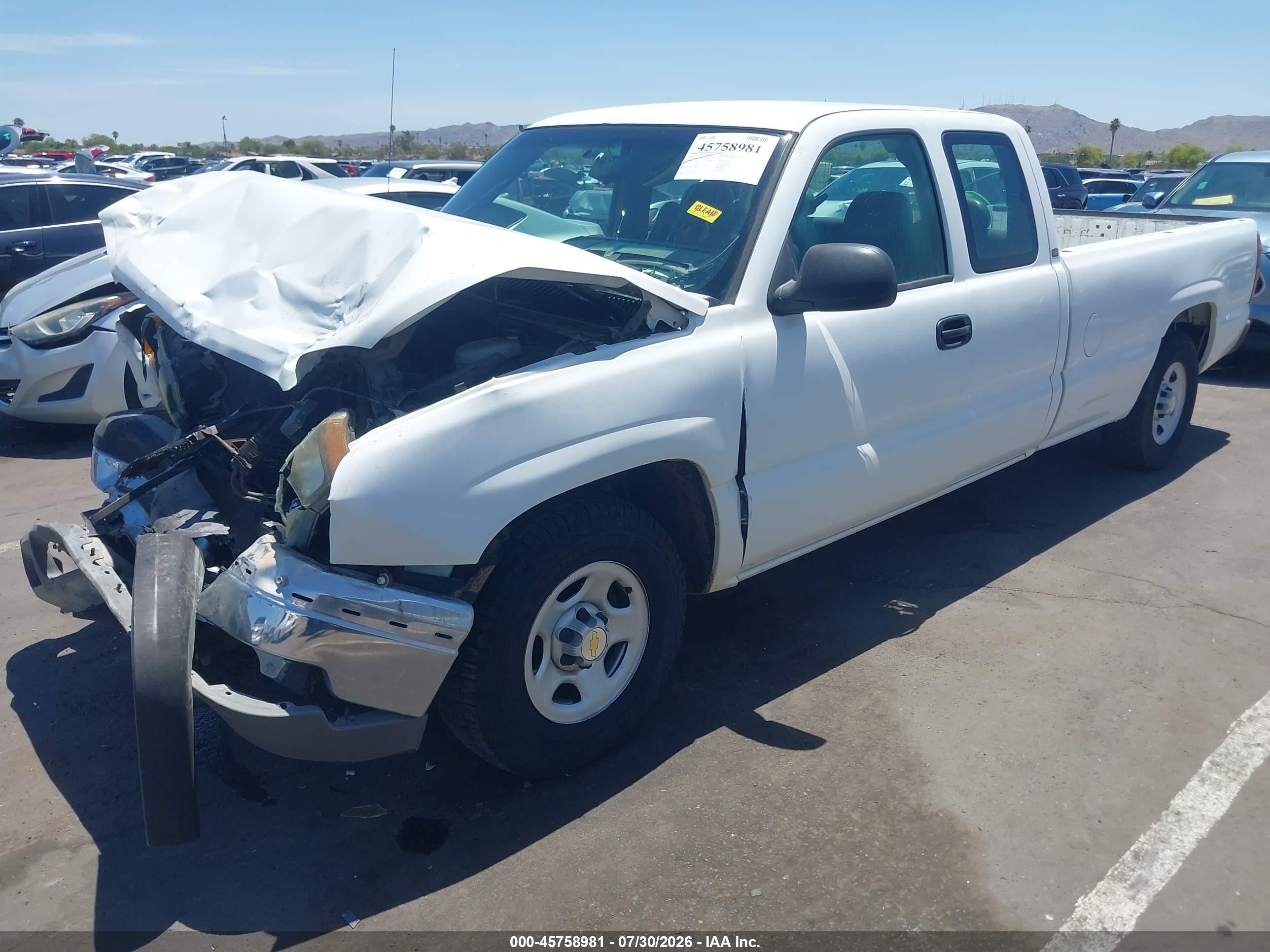 2003 Chevrolet Silverado 1500   Белый vin: 1GCEC19T33E279614