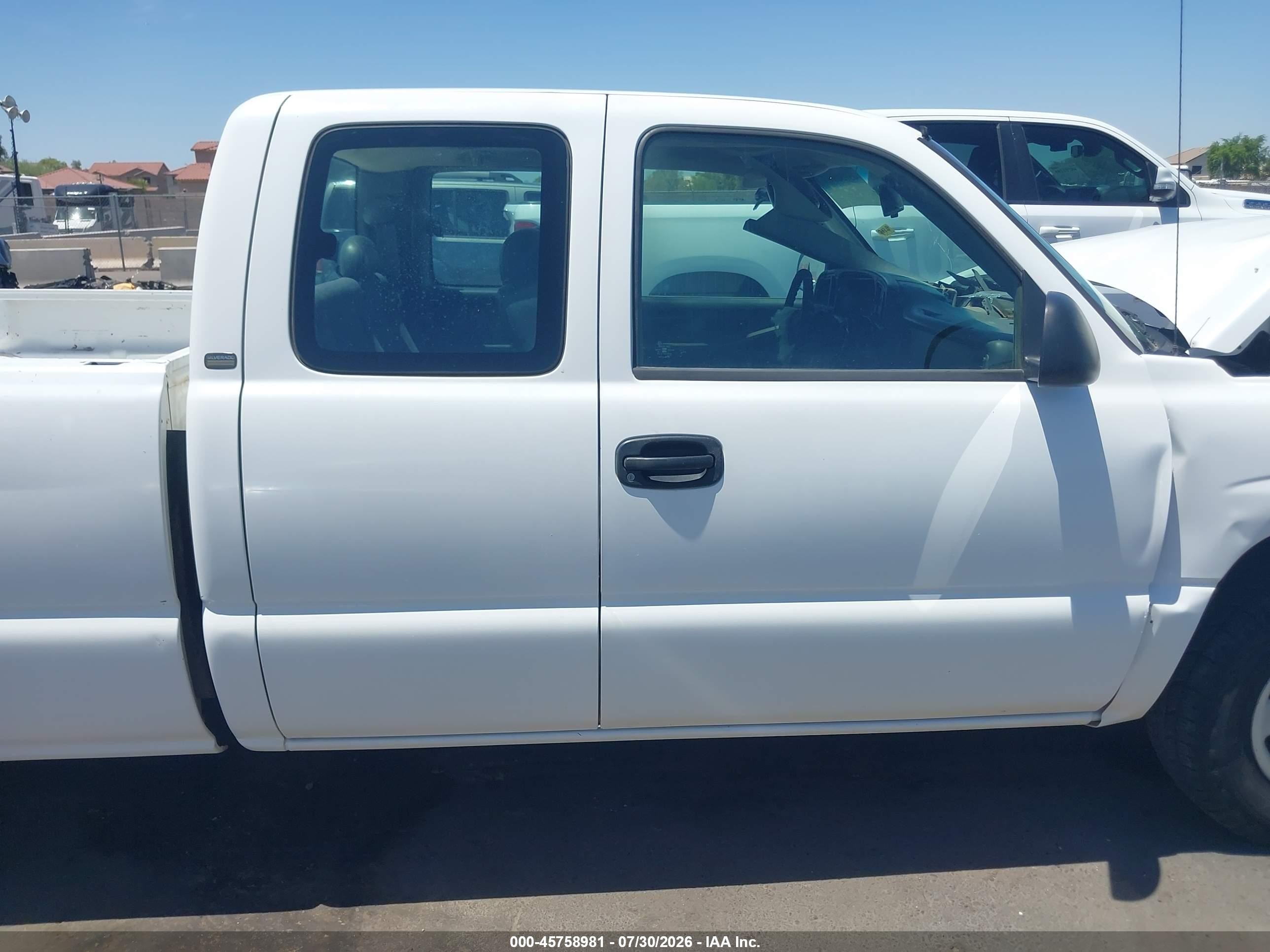 2003 Chevrolet Silverado 1500   Белый vin: 1GCEC19T33E279614