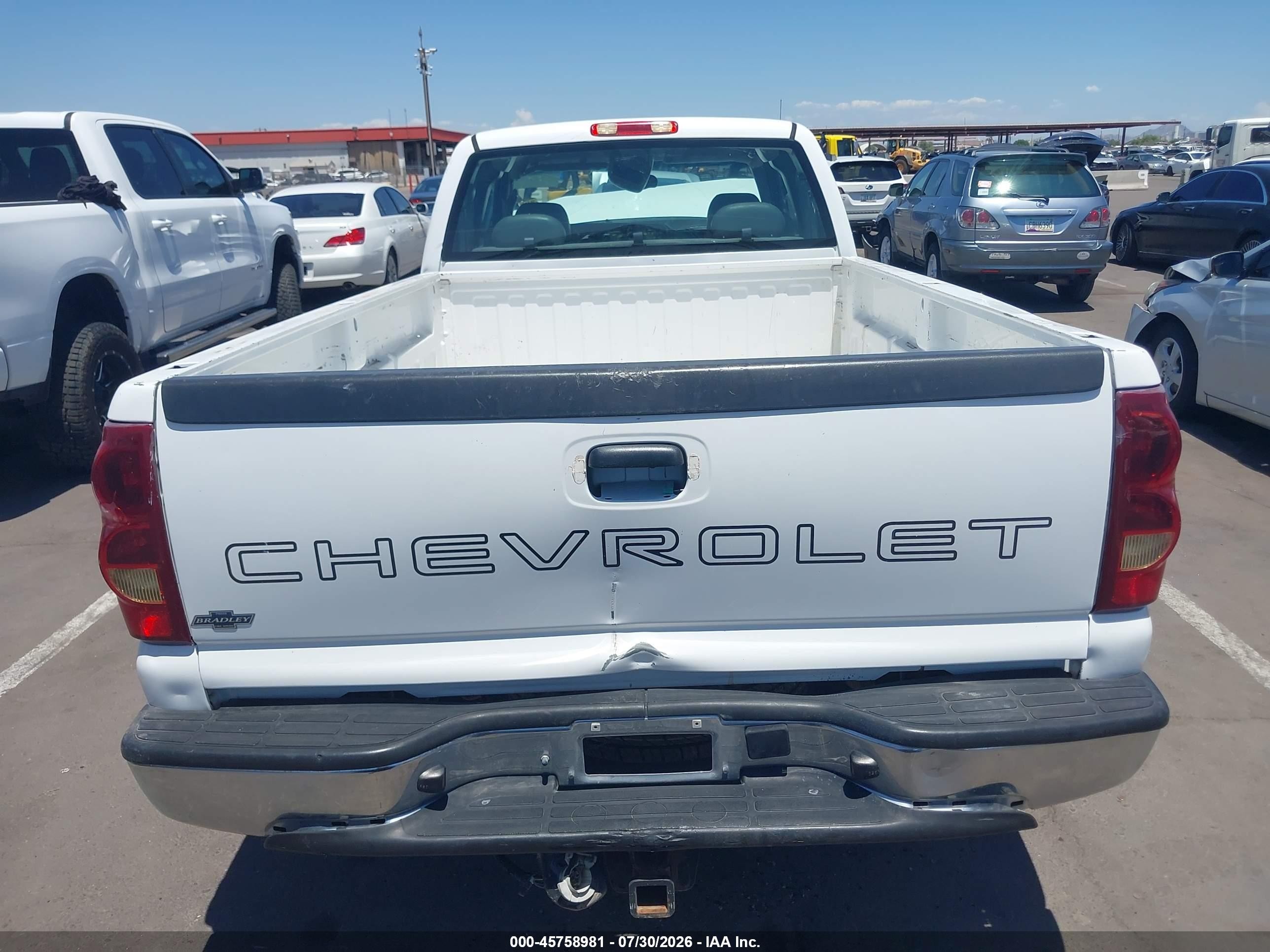 2003 Chevrolet Silverado 1500   Белый vin: 1GCEC19T33E279614