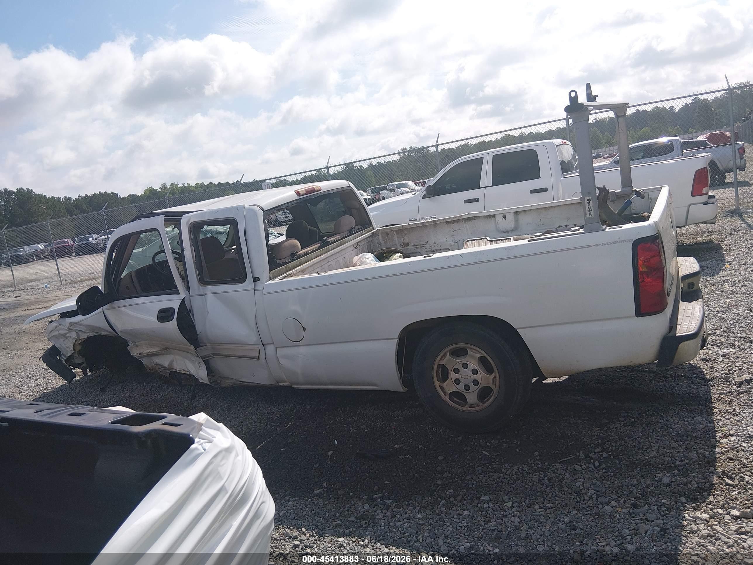 2004 Chevrolet Silverado 1500 Ls White vin: 1GCEC19T34E153934