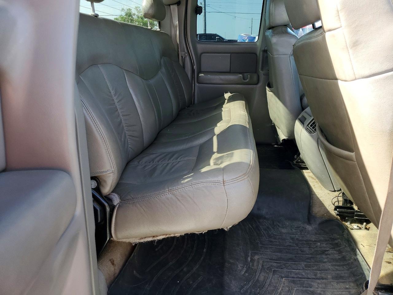 2000 Chevrolet Silverado C1500 Gold vin: 1GCEC19T4YZ260179