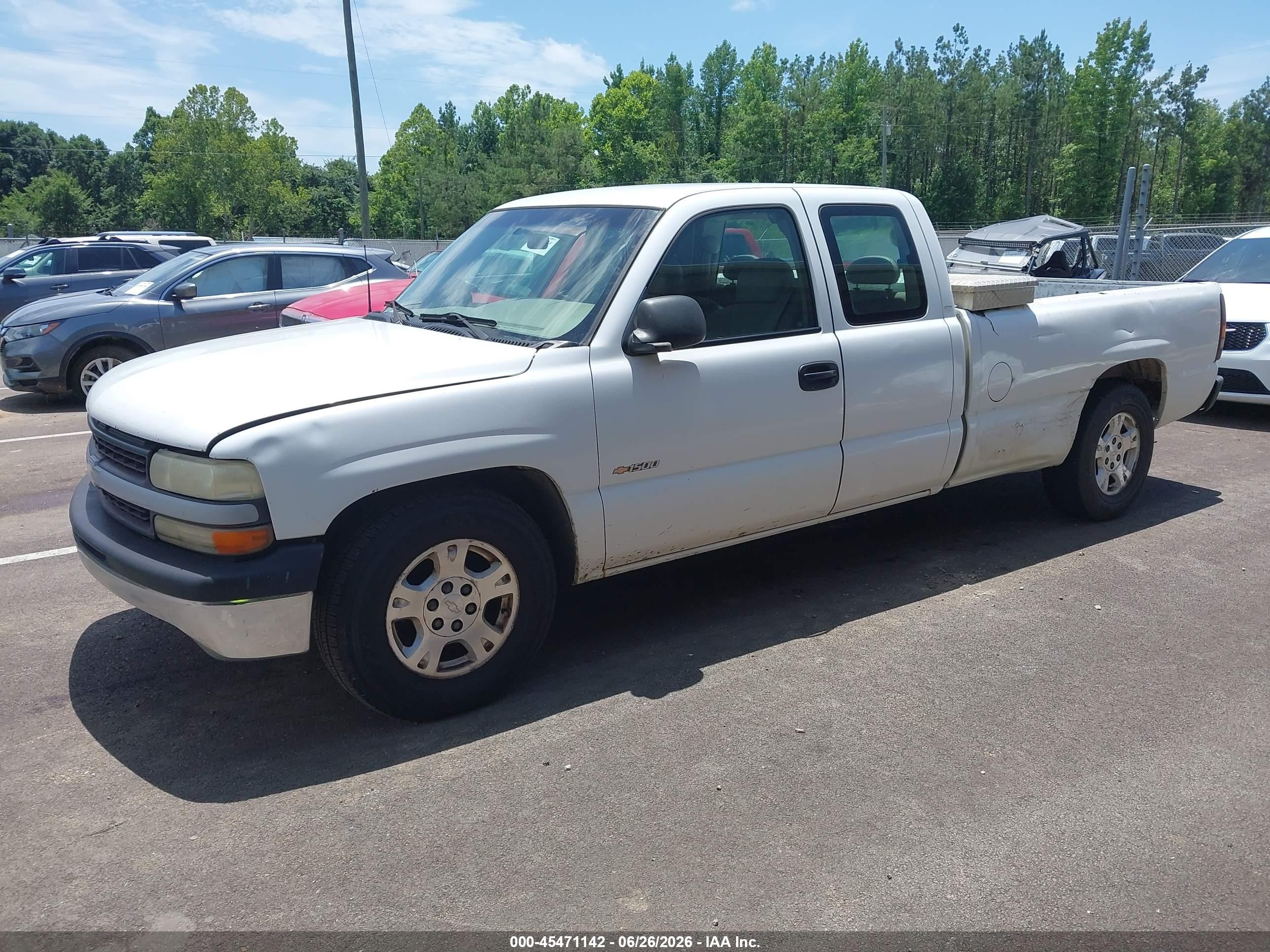 2001 Chevrolet Silverado 1500   White vin: 1GCEC19T51E168155