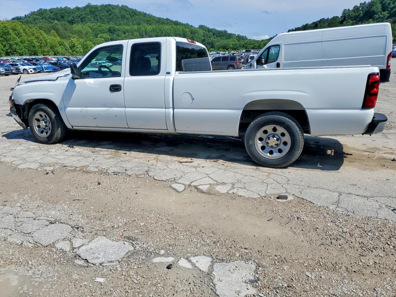 2005 Chevrolet Silverado C1500 White vin: 1GCEC19T55E278158