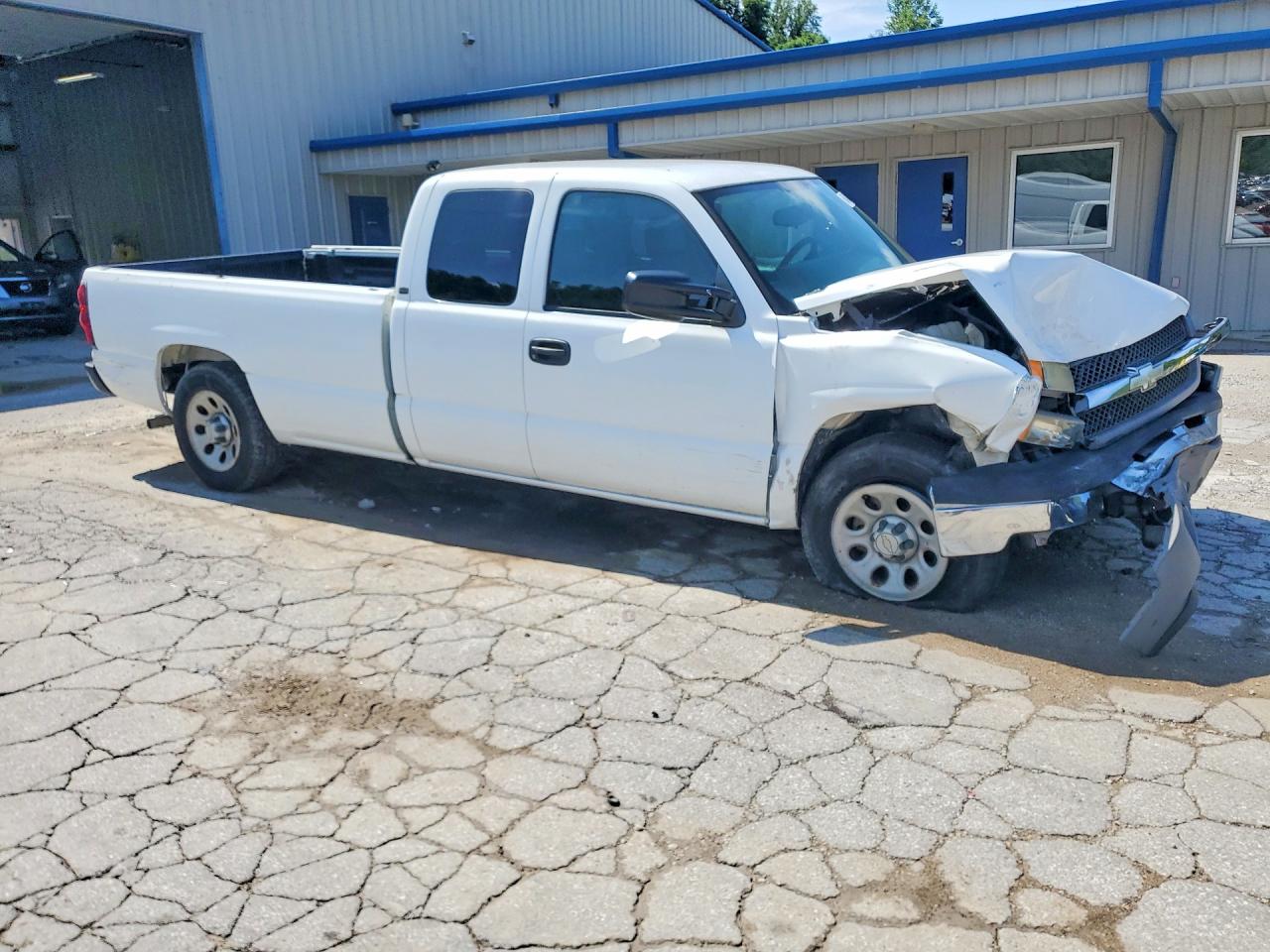 2005 Chevrolet Silverado C1500 White vin: 1GCEC19T55E278158