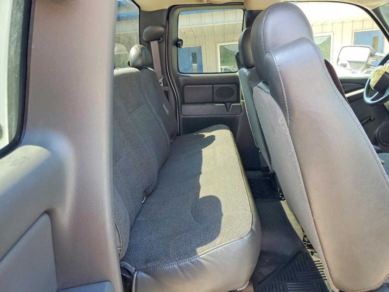 2005 Chevrolet Silverado C1500 White vin: 1GCEC19T55E278158