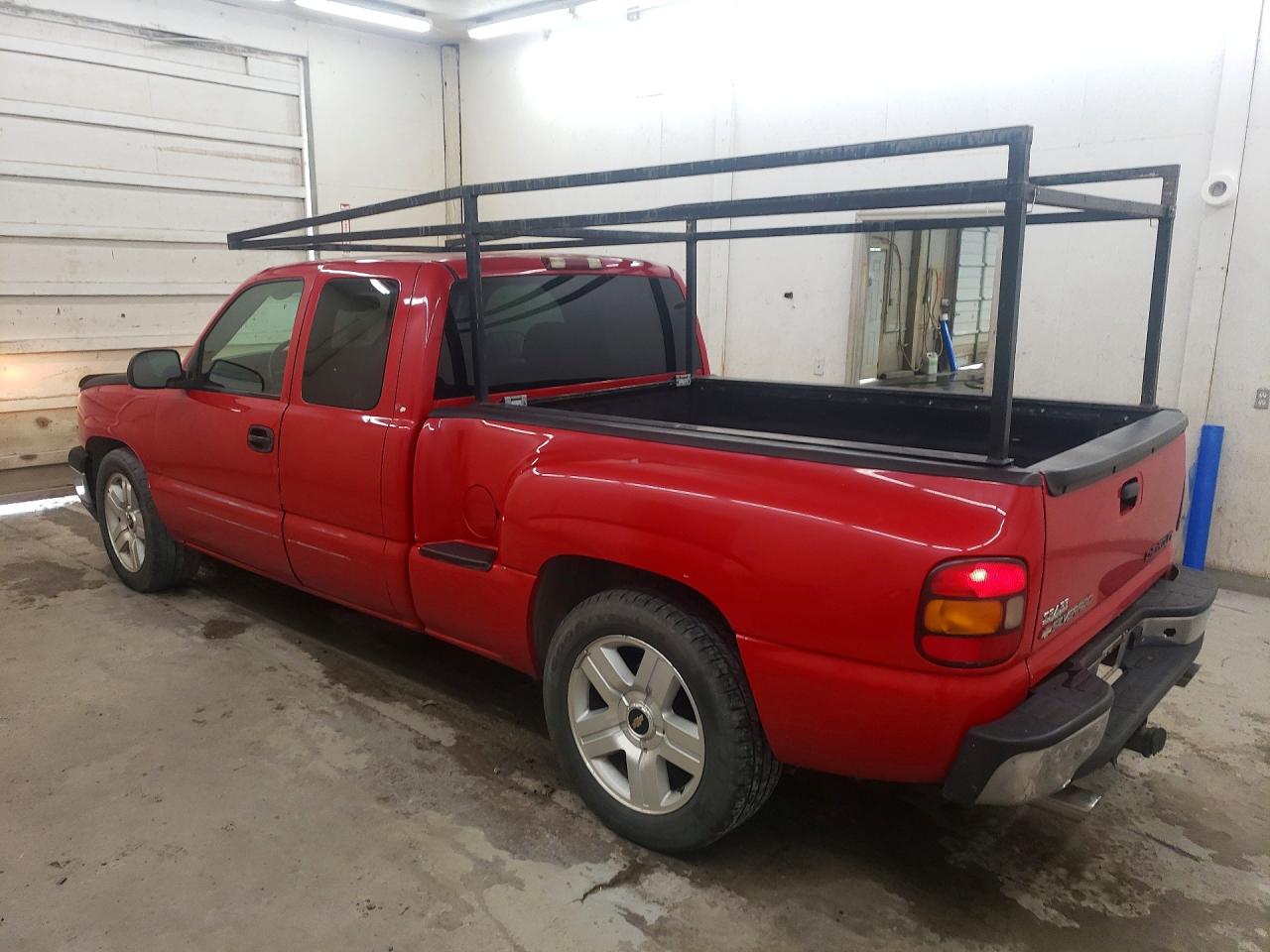 2003 Chevrolet Silverado C1500 Red vin: 1GCEC19T73Z158979