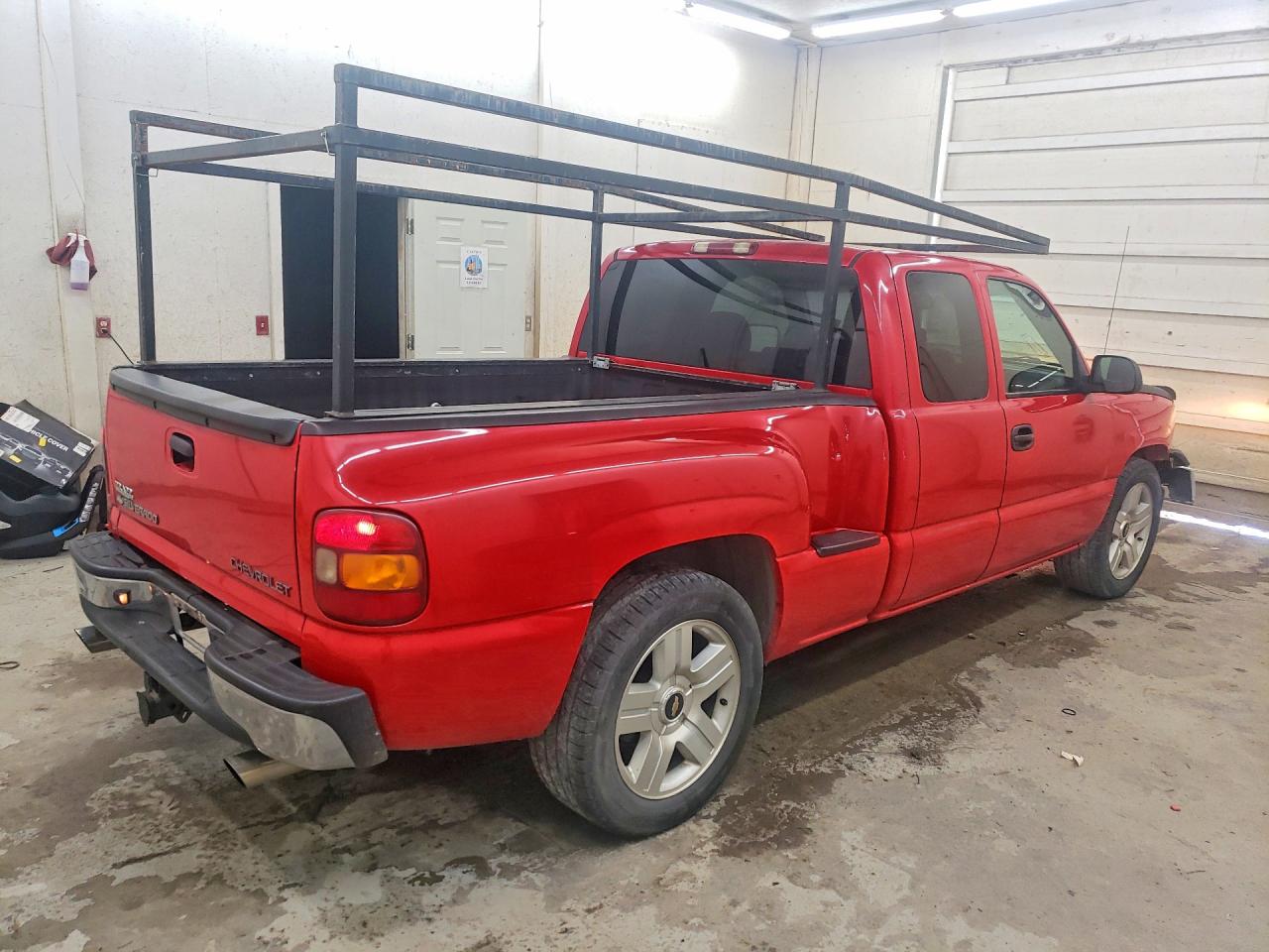 2003 Chevrolet Silverado C1500 Red vin: 1GCEC19T73Z158979