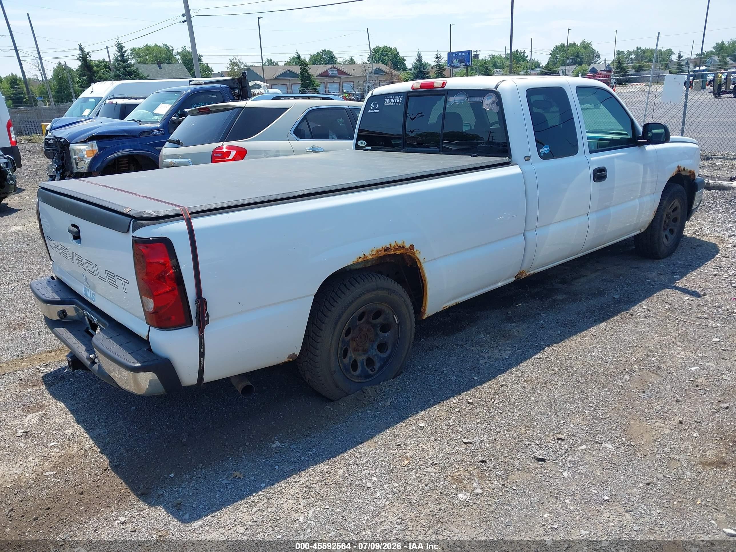 2005 Chevrolet Silverado 1500 Work Truck White vin: 1GCEC19T75E323892