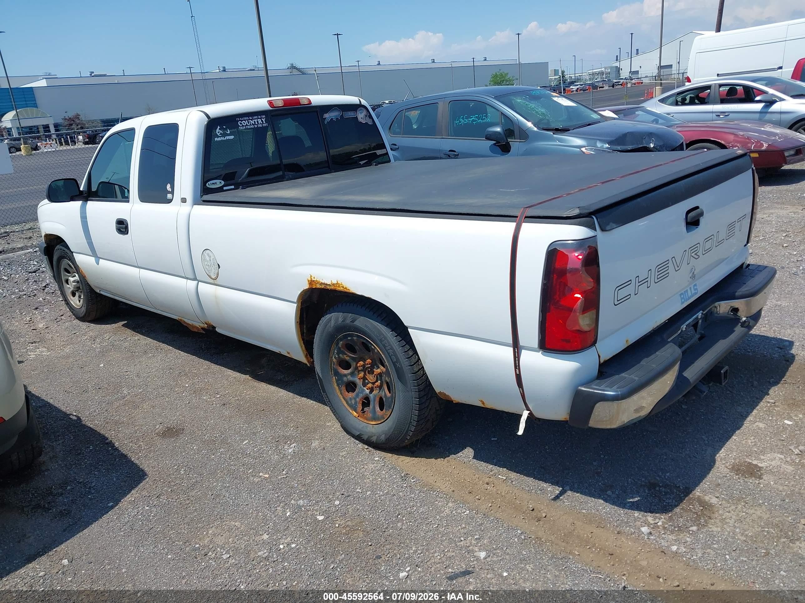 2005 Chevrolet Silverado 1500 Work Truck White vin: 1GCEC19T75E323892