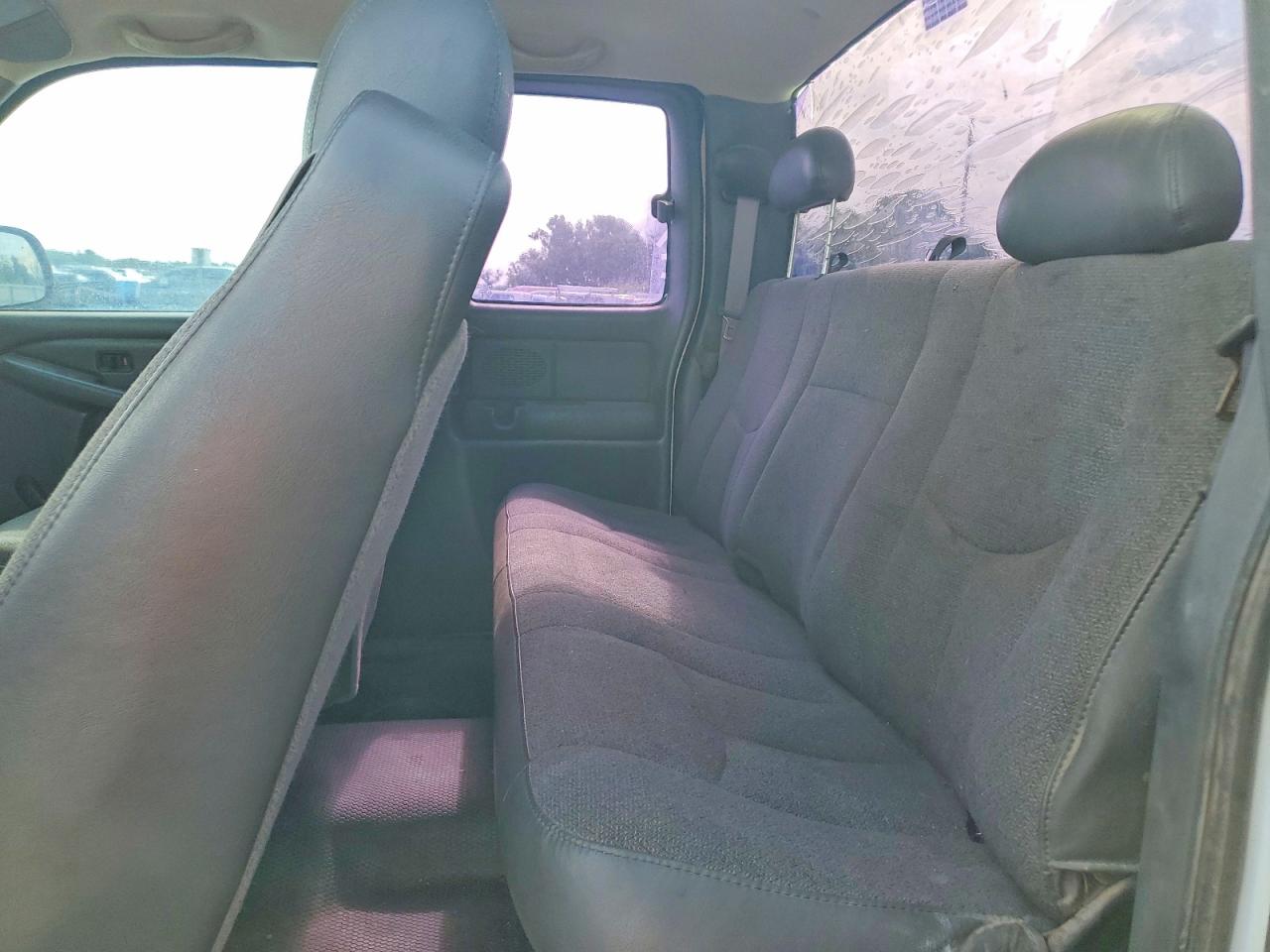 2004 Chevrolet Silverado C1500 White vin: 1GCEC19T84E195497
