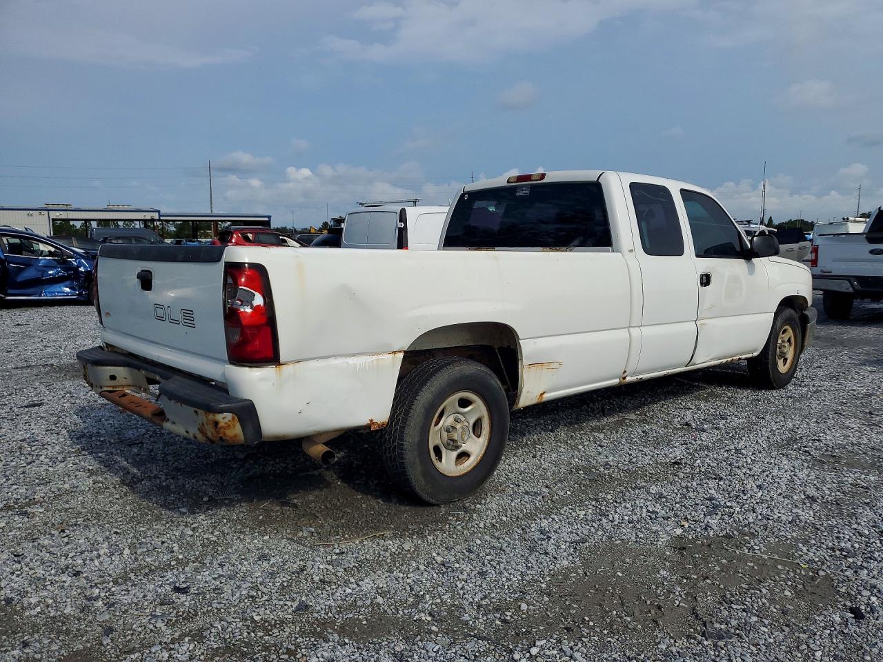2004 Chevrolet Silverado C1500 White vin: 1GCEC19T84E195497
