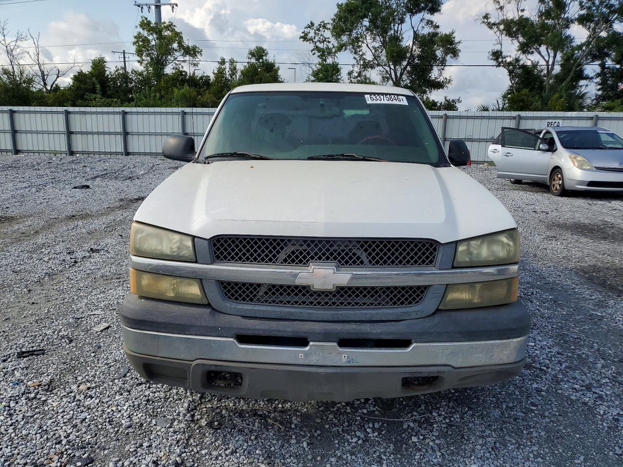 2004 Chevrolet Silverado C1500 White vin: 1GCEC19T84E195497