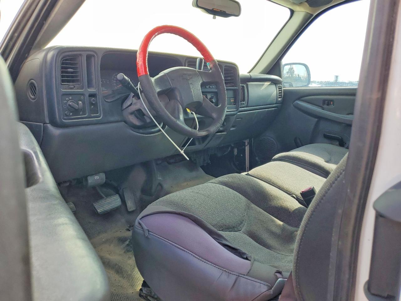 2004 Chevrolet Silverado C1500 White vin: 1GCEC19T84E195497