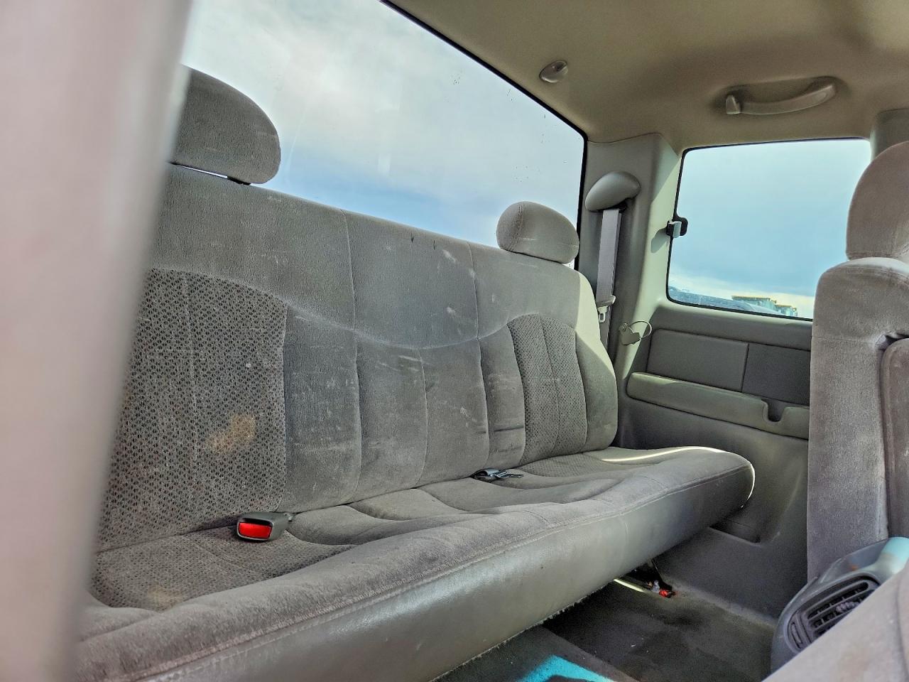 2000 Chev Silverado 1500 Regul Silver vin: 1GCEC19TXYZ127541