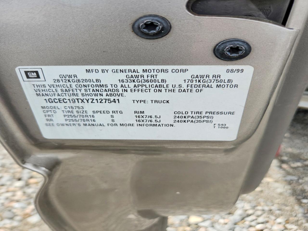 2000 Chev Silverado 1500 Regul Silver vin: 1GCEC19TXYZ127541