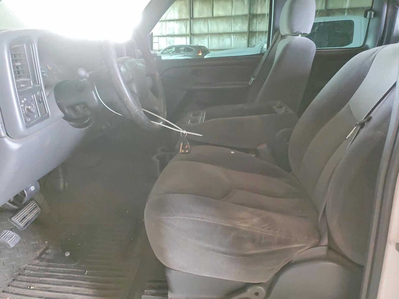 2005 Chevrolet Silverado C1500 Белый vin: 1GCEC19V05Z149903