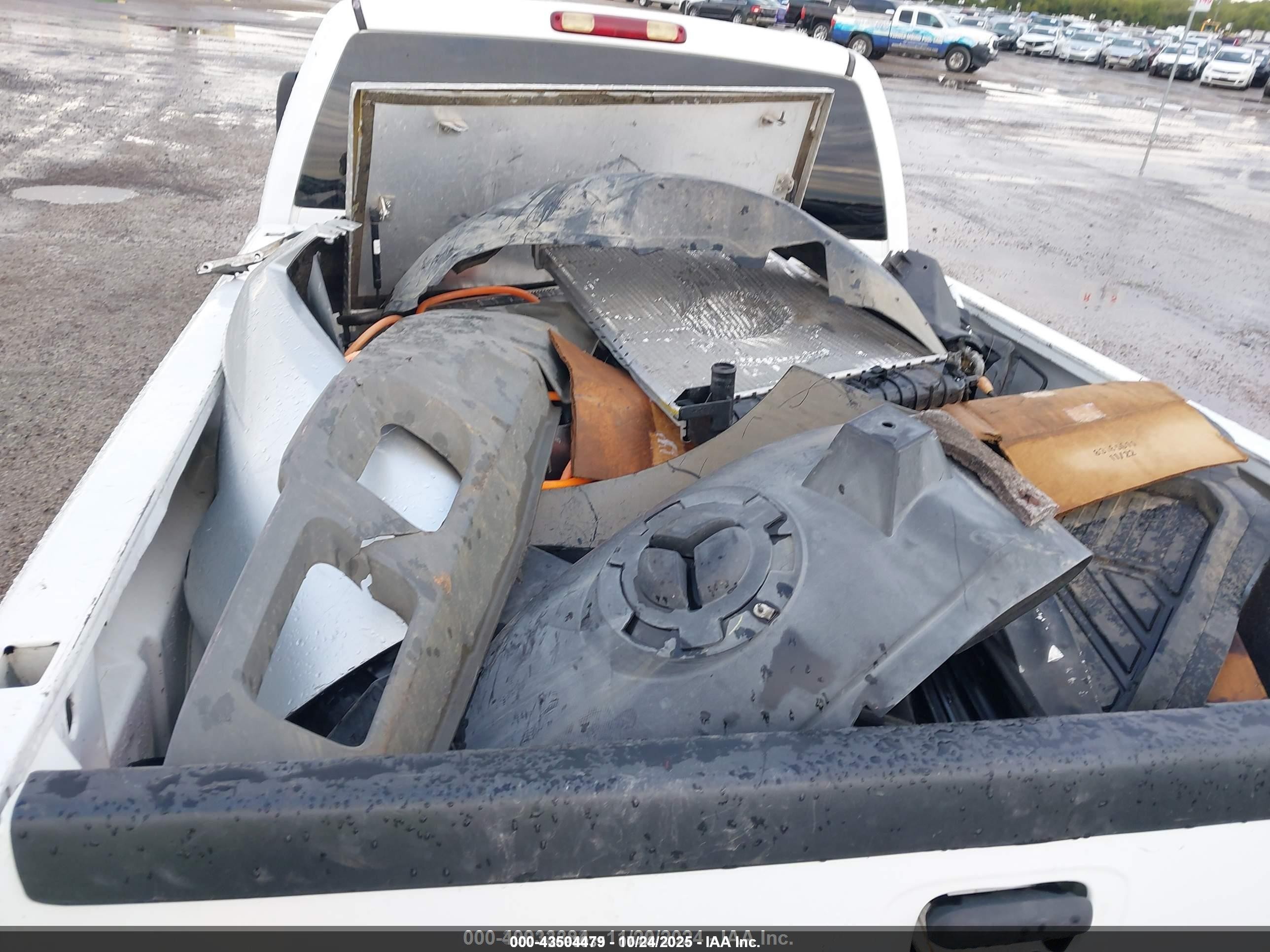 2004 Chevrolet Silverado 1500   Белый vin: 1GCEC19V14Z237583