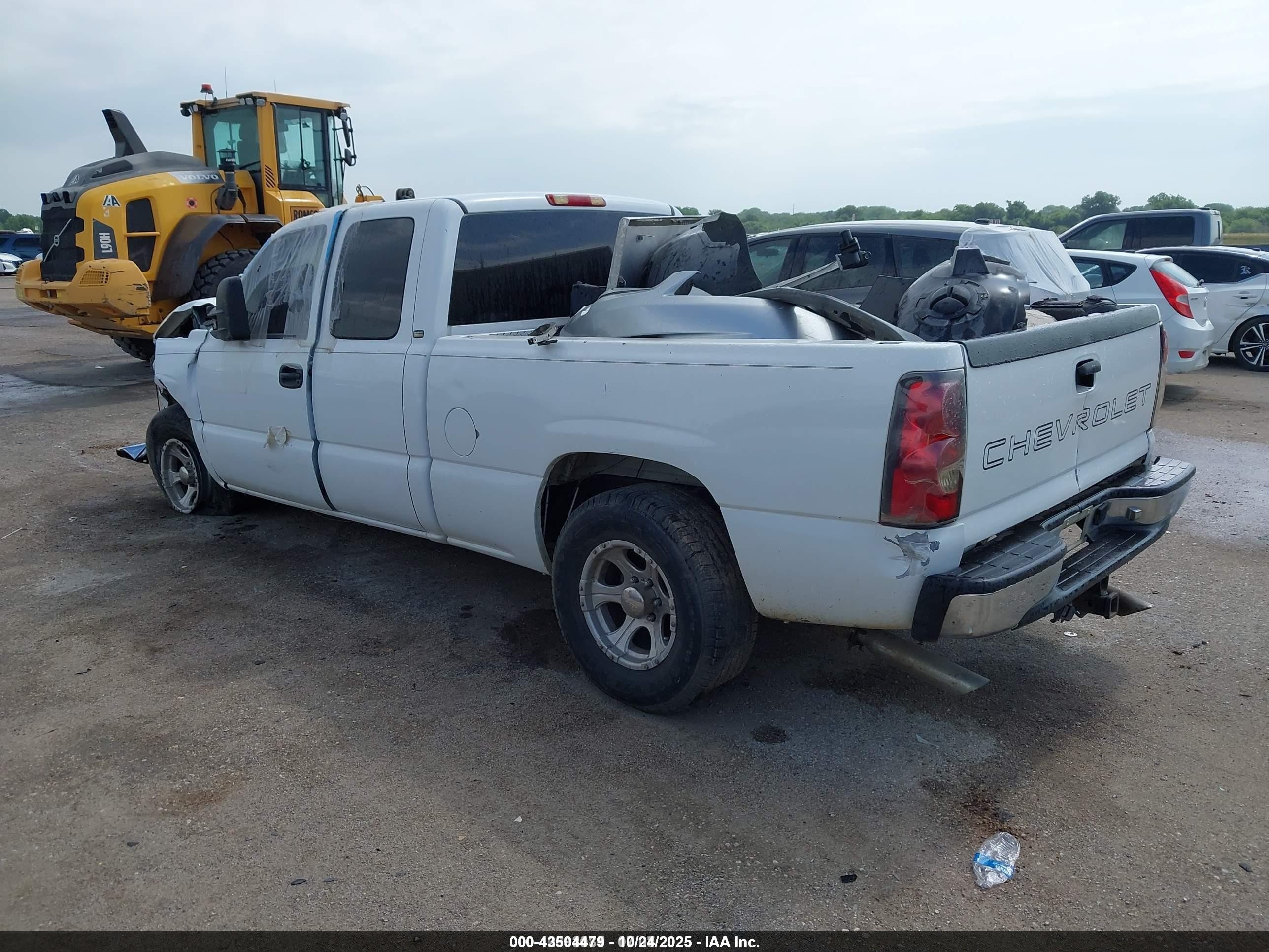 2004 Chevrolet Silverado 1500   Белый vin: 1GCEC19V14Z237583