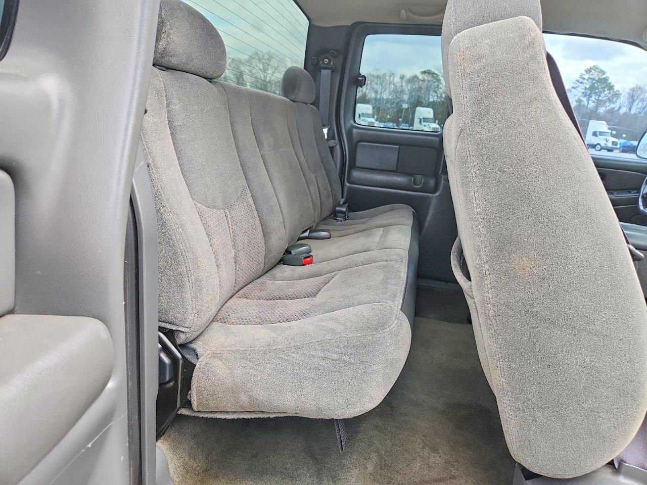 2004 Chevrolet Silverado C1500 Two Tone vin: 1GCEC19V14Z341667