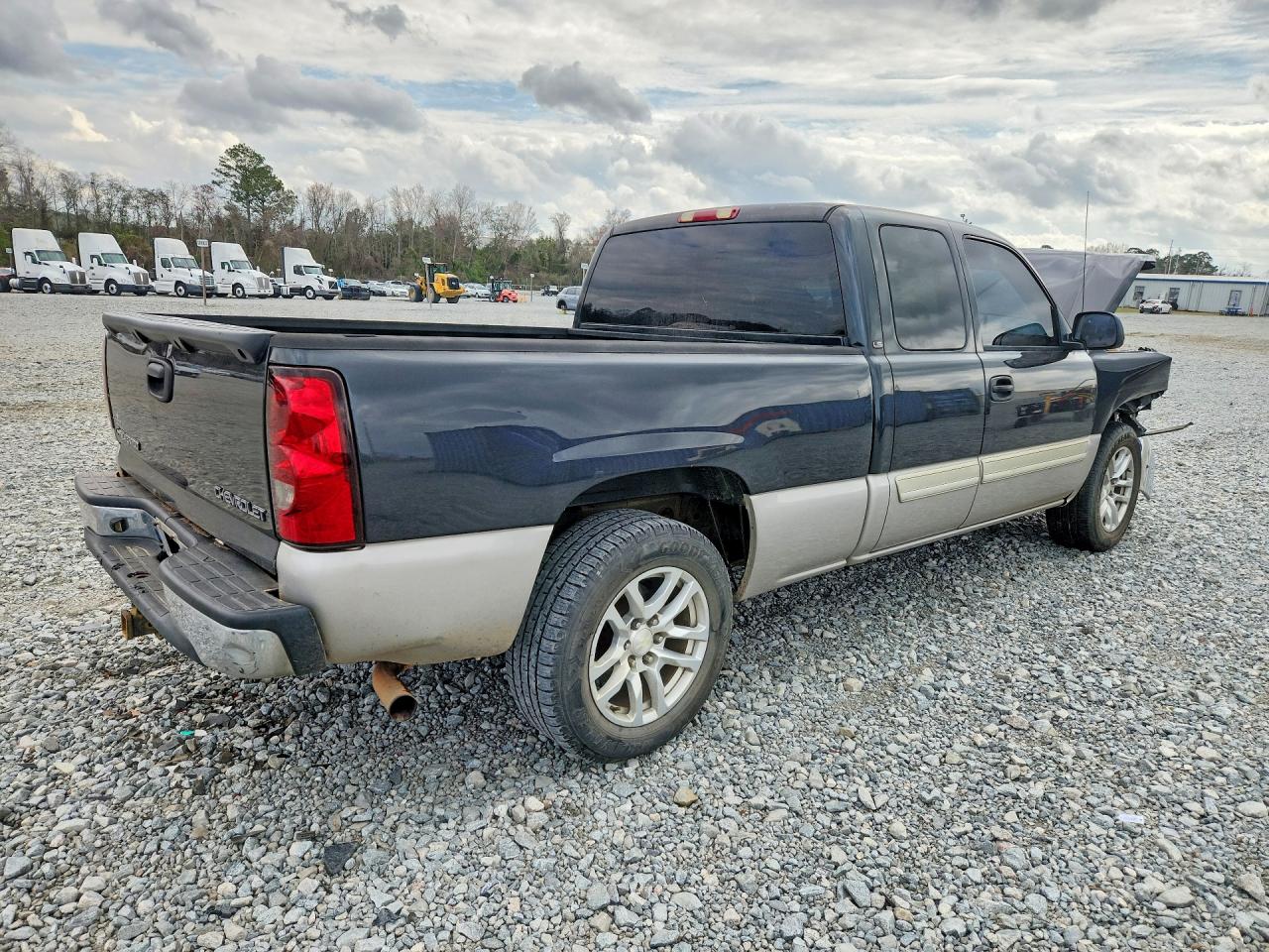 2004 Chevrolet Silverado C1500 Two Tone vin: 1GCEC19V14Z341667