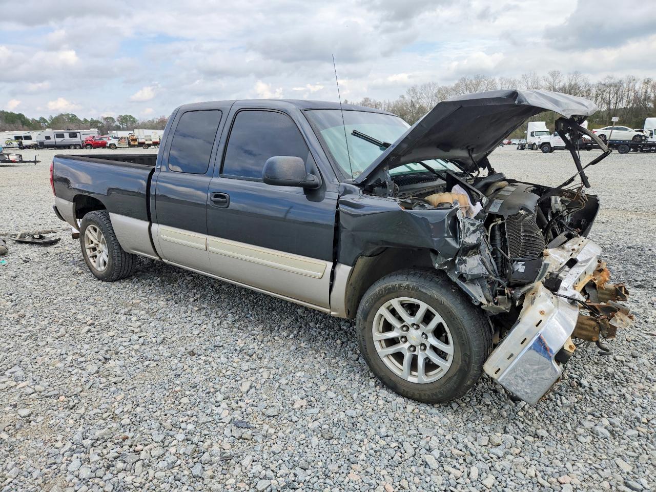 2004 Chevrolet Silverado C1500 Two Tone vin: 1GCEC19V14Z341667