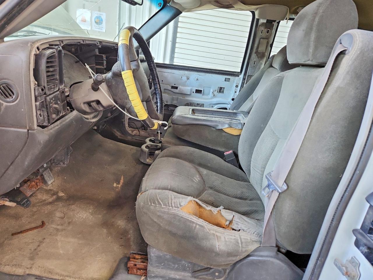 2004 Chevrolet Silverado C1500 White vin: 1GCEC19V34E356954