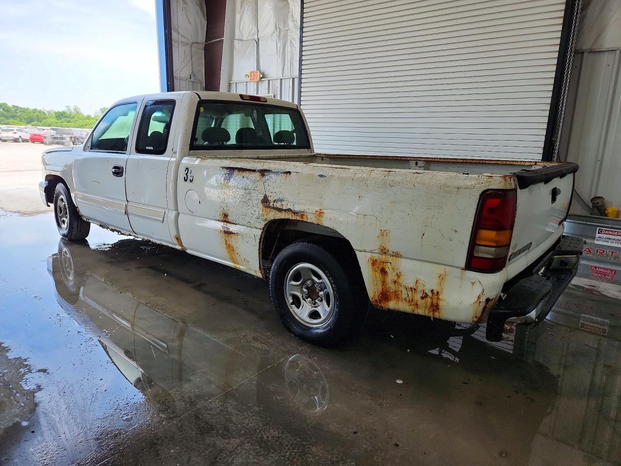 2004 Chevrolet Silverado C1500 White vin: 1GCEC19V34E356954