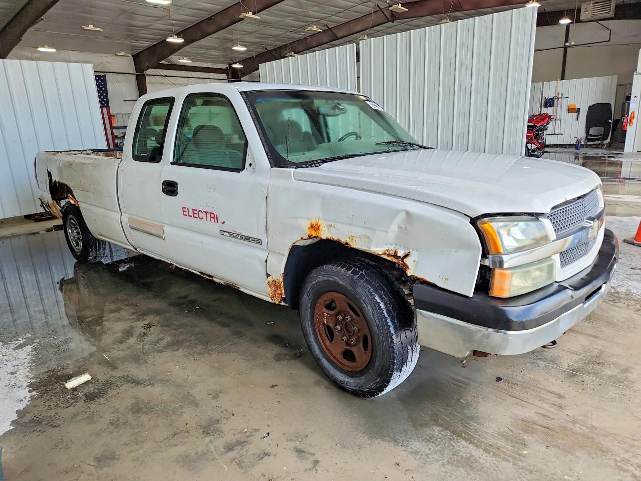2004 Chevrolet Silverado C1500 White vin: 1GCEC19V34E356954