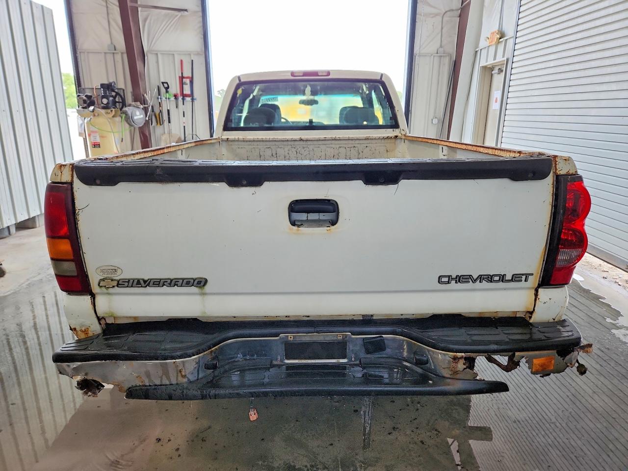 2004 Chevrolet Silverado C1500 White vin: 1GCEC19V34E356954