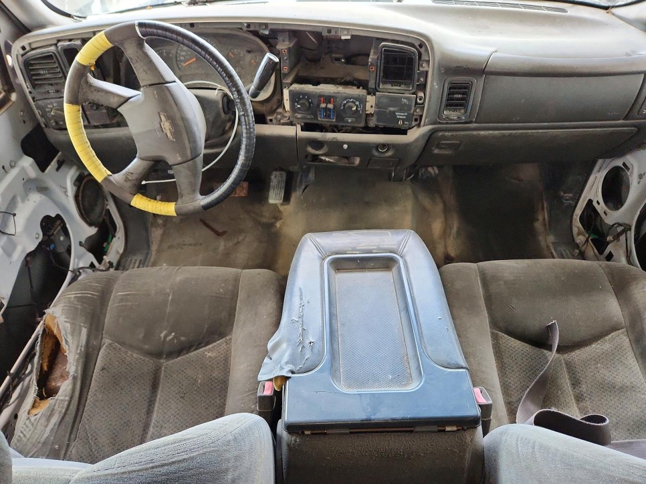 2004 Chevrolet Silverado C1500 White vin: 1GCEC19V34E356954