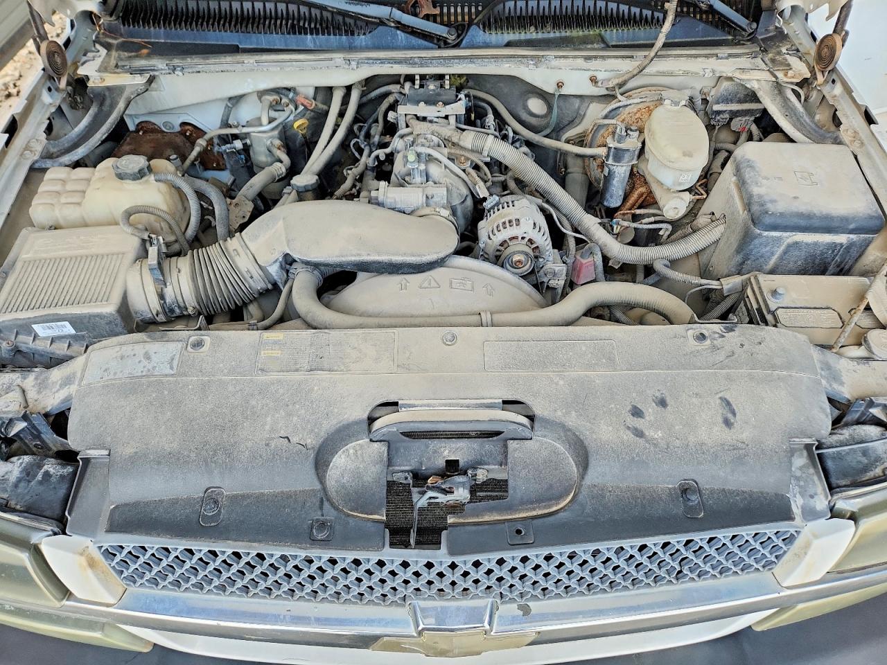 2004 Chevrolet Silverado C1500 White vin: 1GCEC19V34E356954